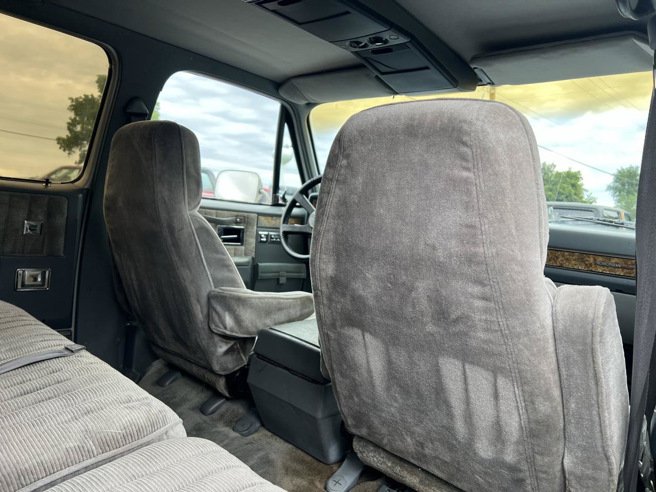 Used 1989 GMC Suburban 4WD image 17