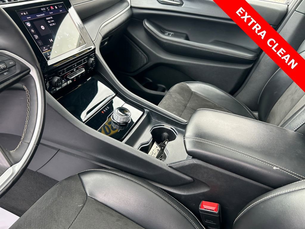 Used 2023 Jeep Grand Cherokee Altitude image 11