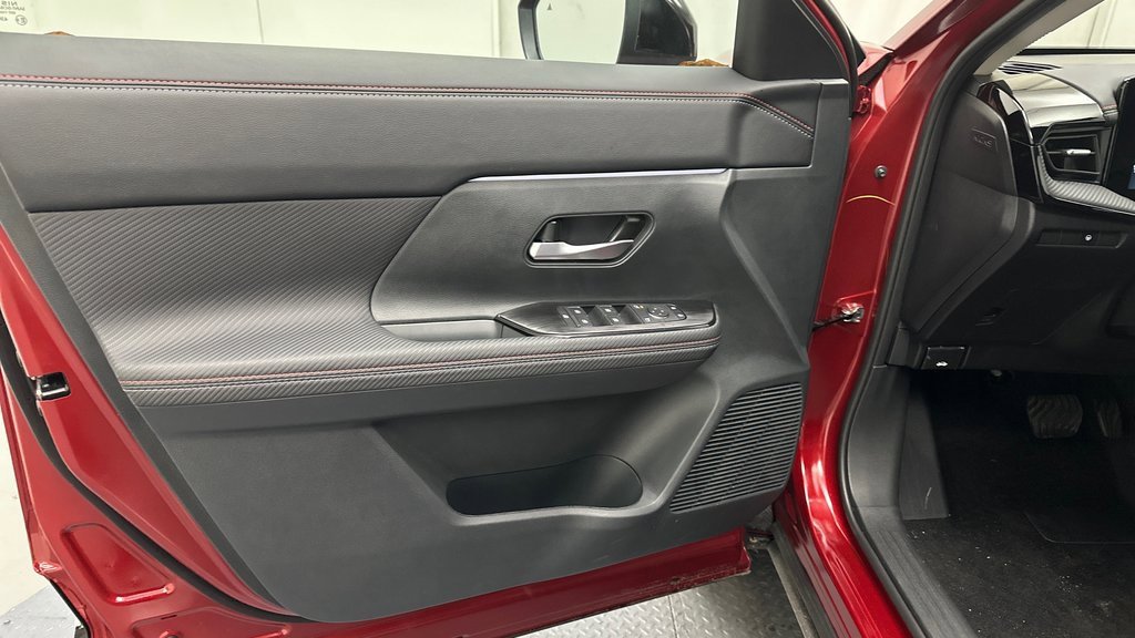 New 2026 Nissan Kicks SR w/ Cold Weather Package image 14