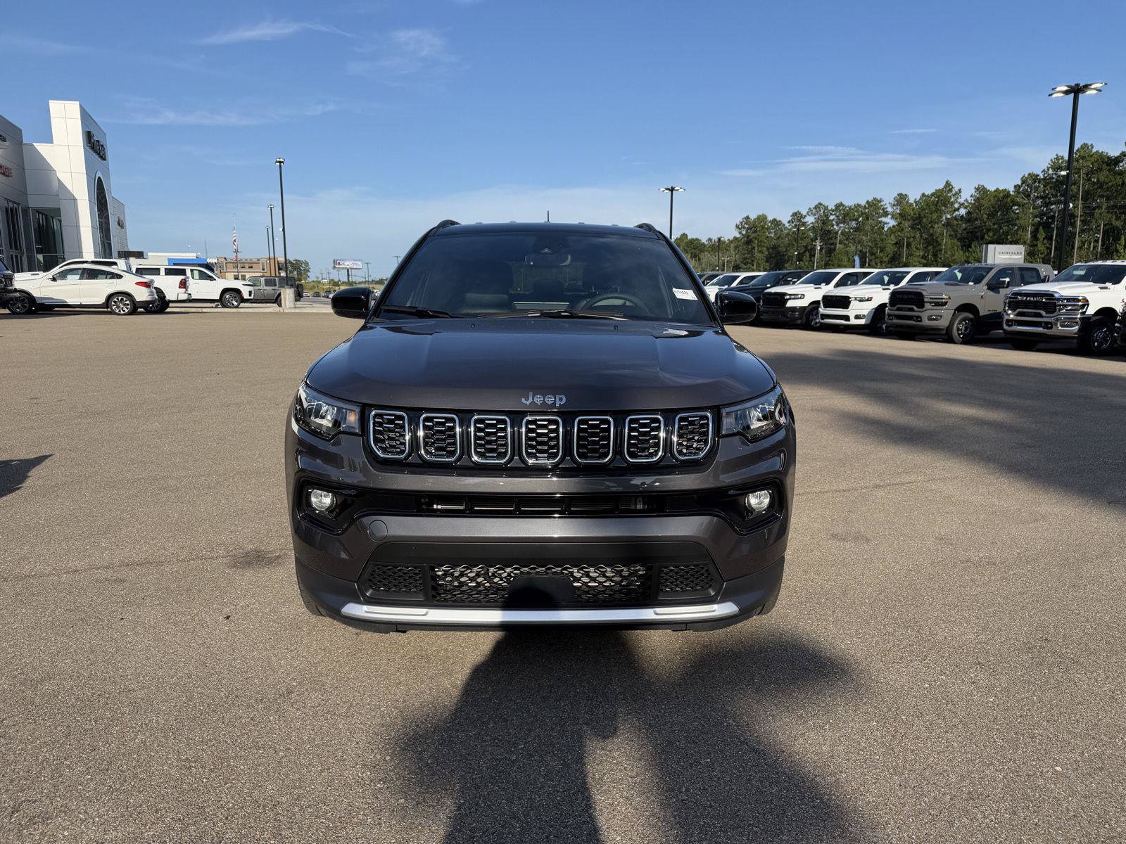 Used 2024 Jeep Compass Limited AWD/4WD image 2