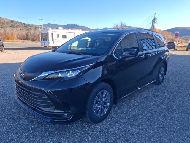 New 2026 Toyota Sienna XLE AWD/4WD image 3