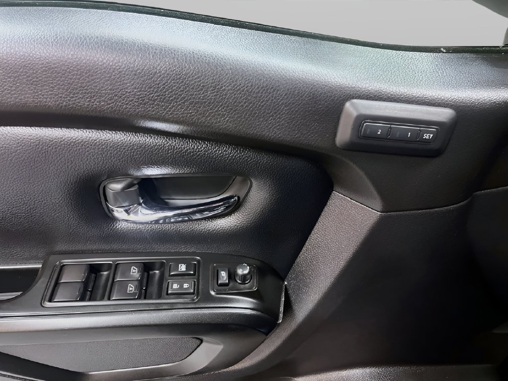 Used 2024 Nissan Titan PRO-4X w/ Pro-4x Convenience Package AWD/4WD image 18