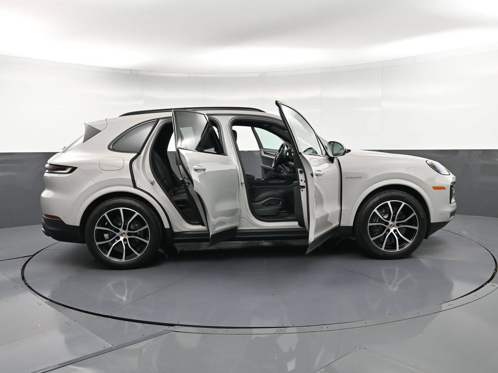 Certified 2026 Porsche Cayenne E-Hybrid AWD/4WD image 35