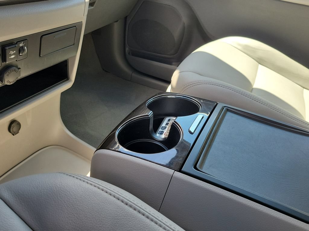 Used 2019 Toyota Sienna XLE w/ XLE Navigation Package FWD image 29