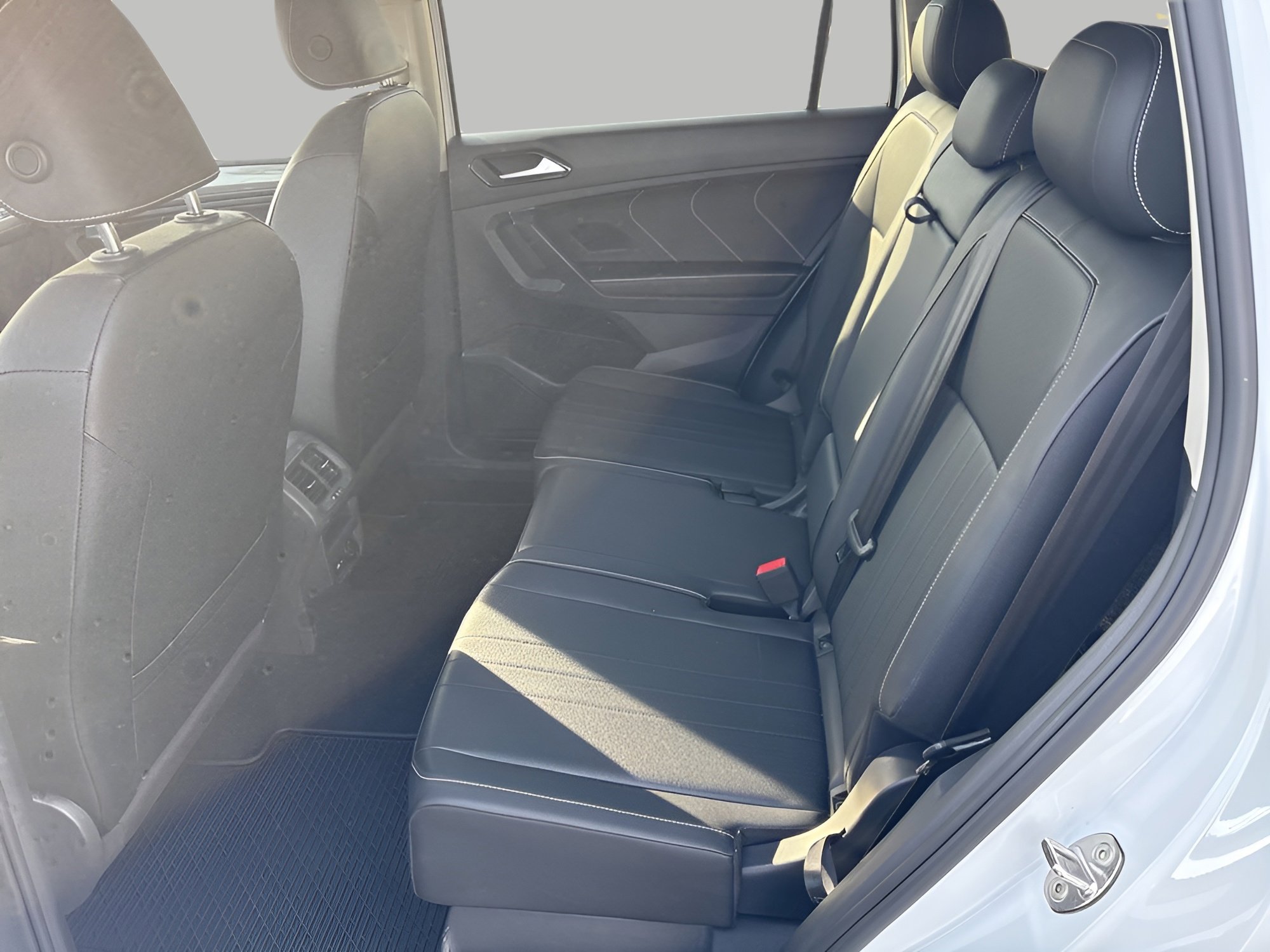 Used 2022 Volkswagen Tiguan SE AWD/4WD image 15