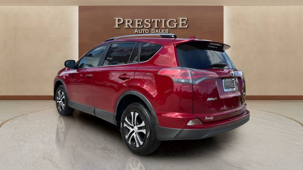 Used 2018 Toyota RAV4 LE FWD image 31