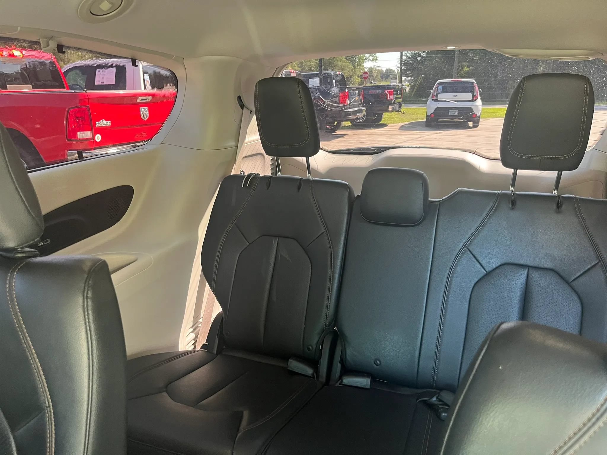 Used 2018 Chrysler Pacifica Touring-L Plus FWD image 30