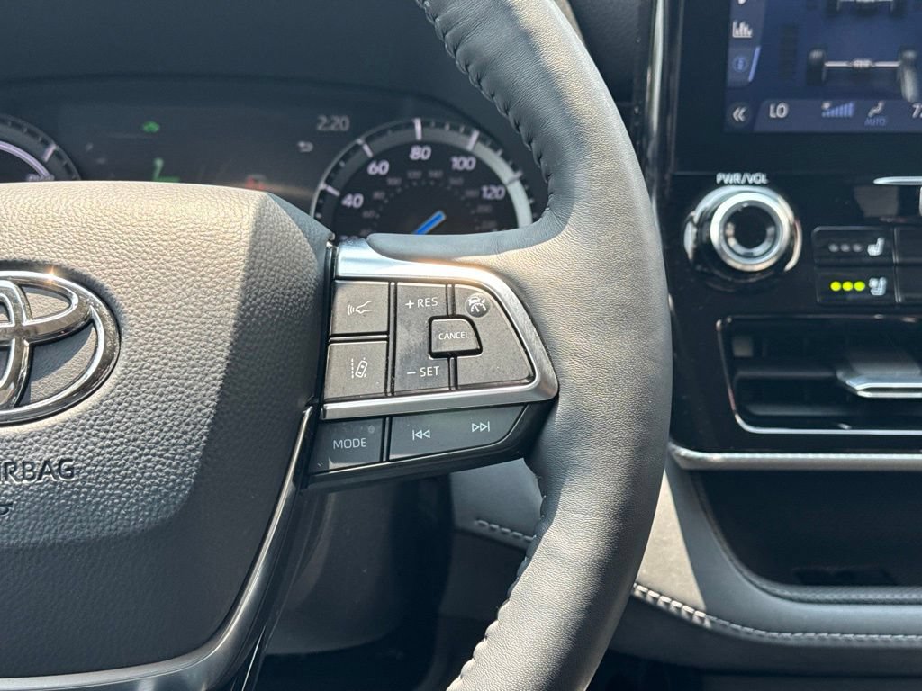 Certified 2020 Toyota Highlander Platinum AWD/4WD image 31