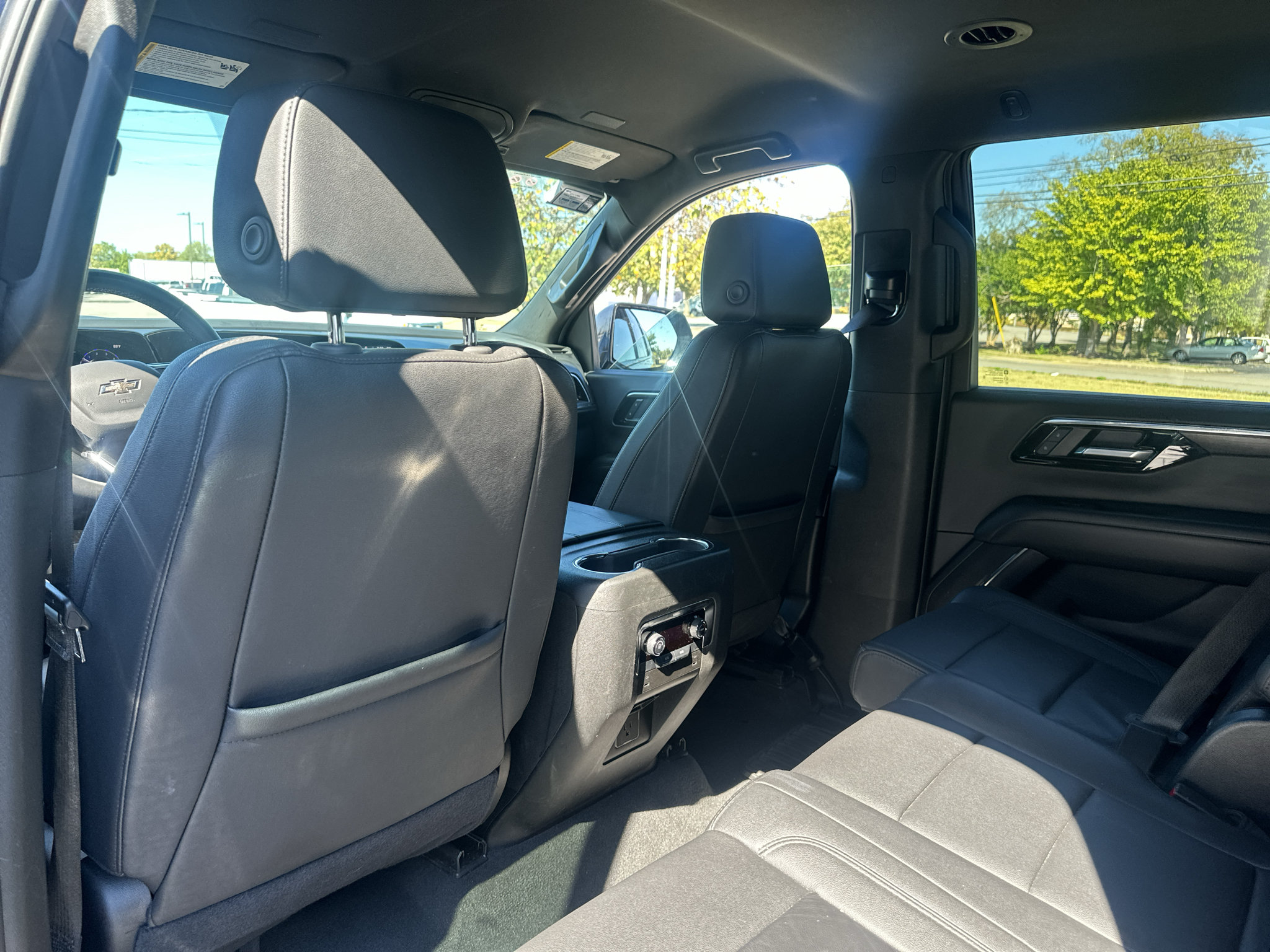 Used 2025 Chevrolet Tahoe Z71 AWD/4WD image 18