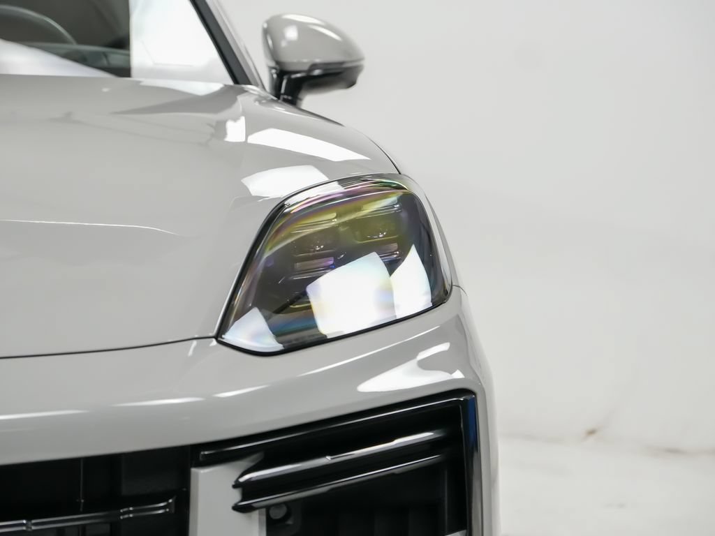Used 2025 Porsche Cayenne Turbo AWD/4WD image 8