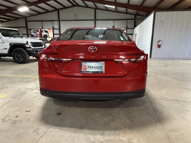 Used 2025 Toyota Camry SE image 7