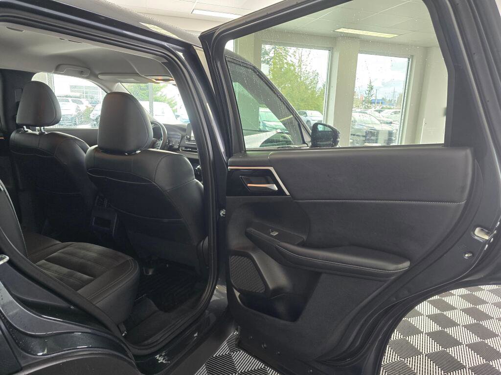 Used 2024 Mitsubishi Outlander SE image 42