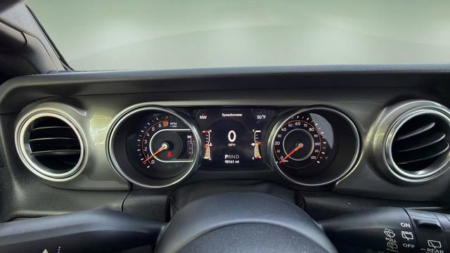 Used 2018 Jeep Wrangler Unlimited Sahara image 16