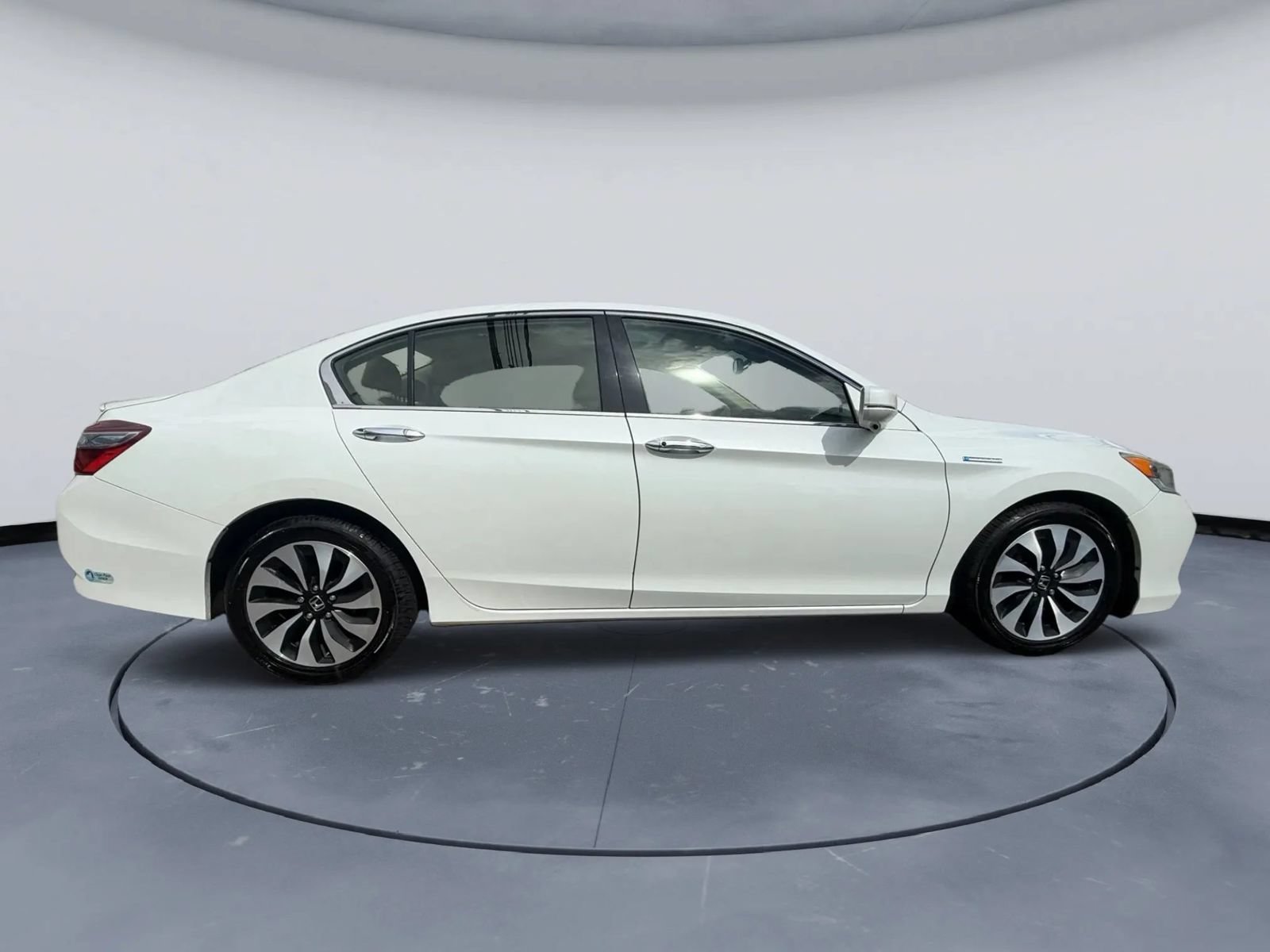Used 2017 Honda Accord EX-L image 7