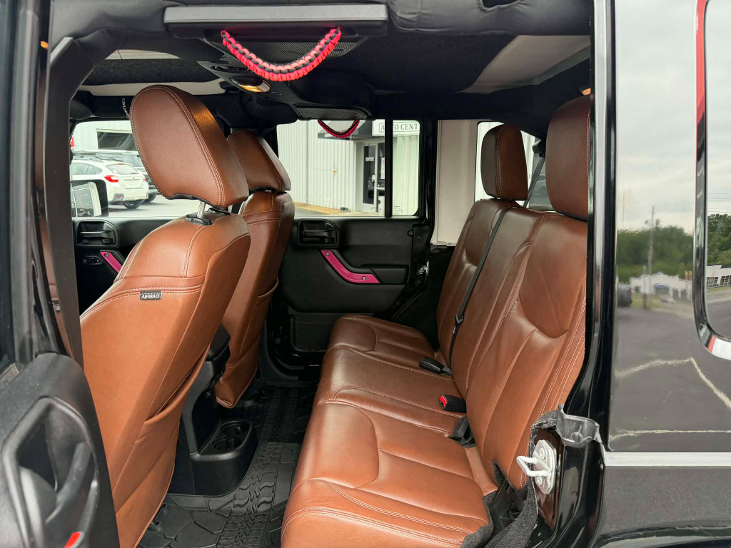 Used 2017 Jeep Wrangler Unlimited Sahara w/ Connectivity Group AWD/4WD image 16