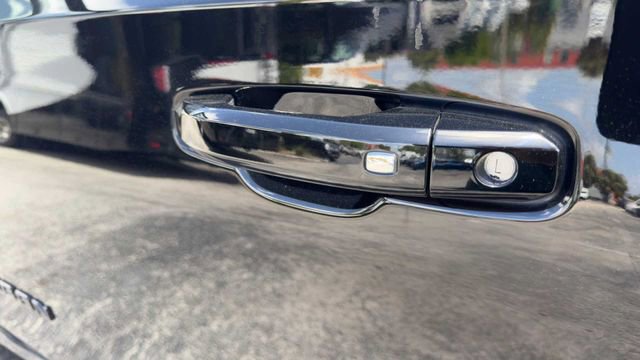 Used 2021 Chevrolet Suburban RST w/ Luxury Package RWD image 13