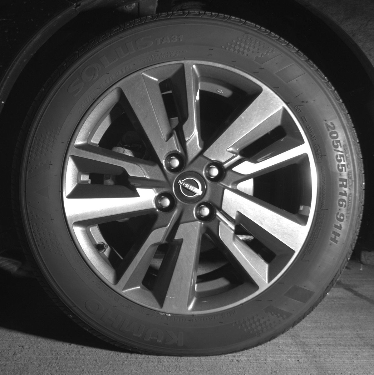 Used 2025 Nissan Versa SV image 12