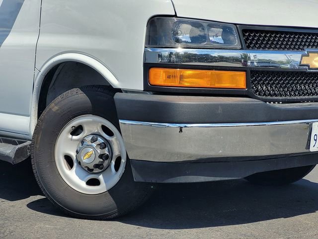 Used 2025 Chevrolet Express 3500 LT w/ LT Preferred Equipment Group RWD image 3