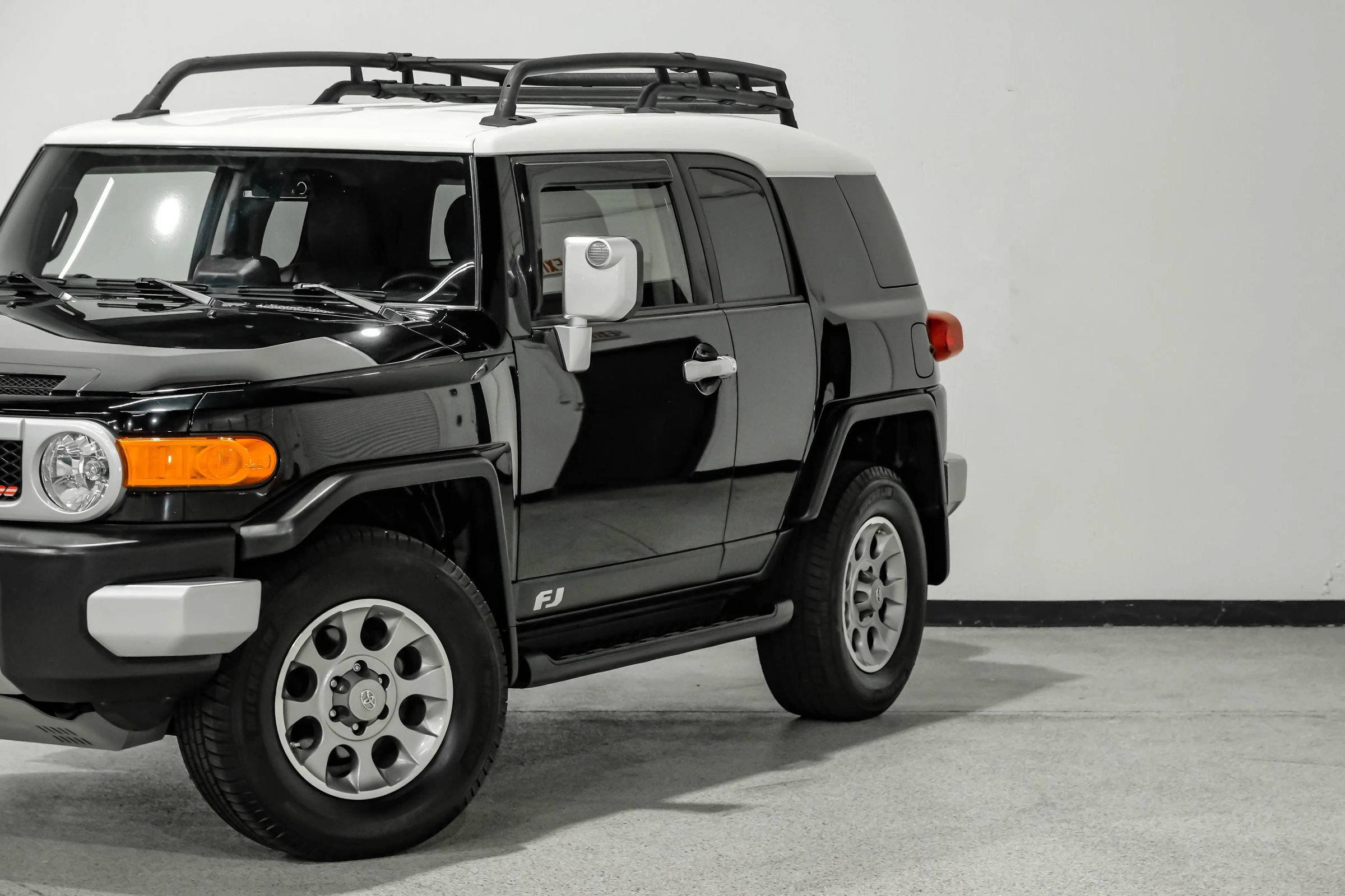Used 2013 Toyota FJ Cruiser 4WD w/ Upgrade Pkg image 13