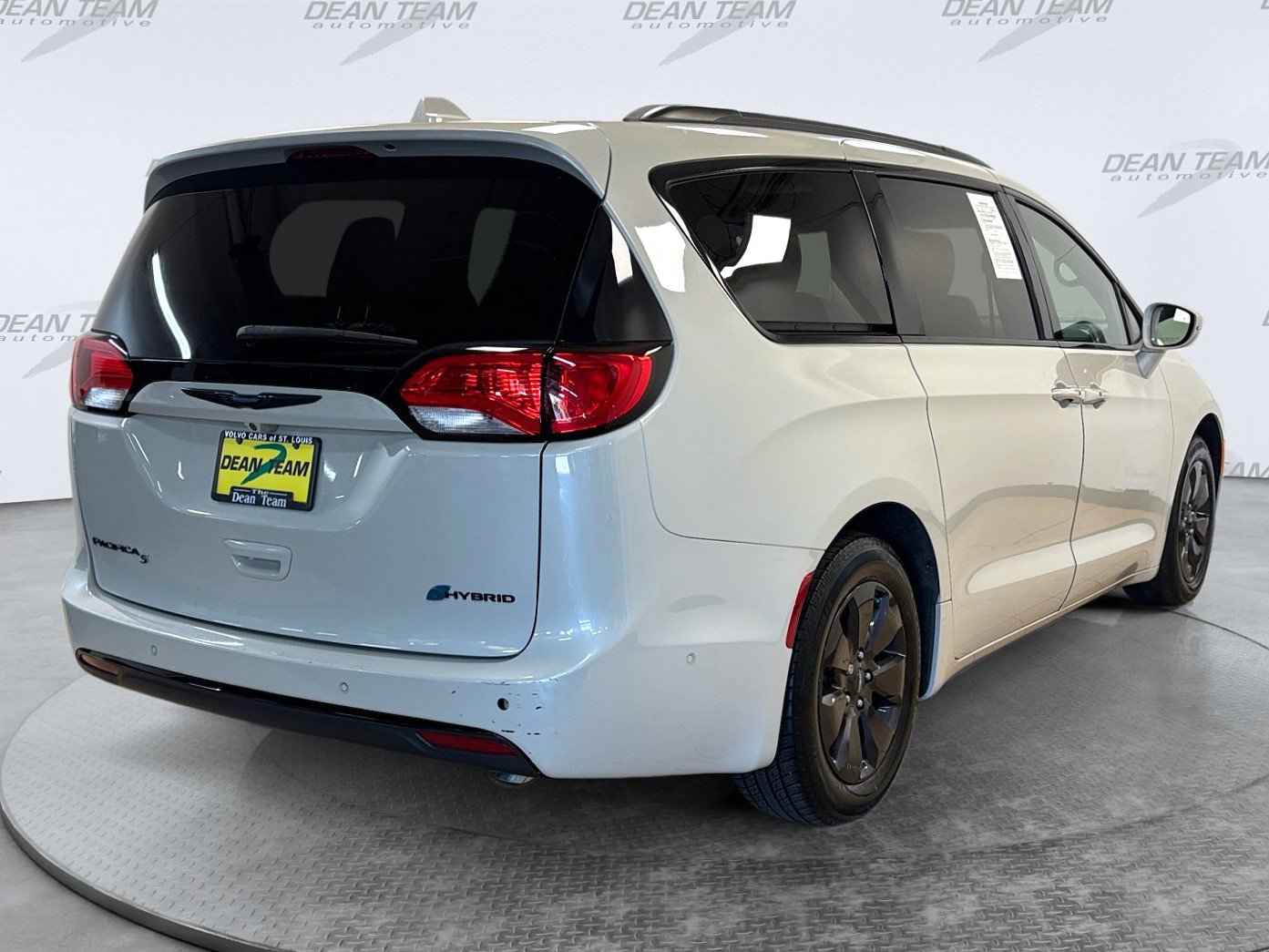 Used 2019 Chrysler Pacifica Limited w/ Advanced Safetytec Group FWD image 4