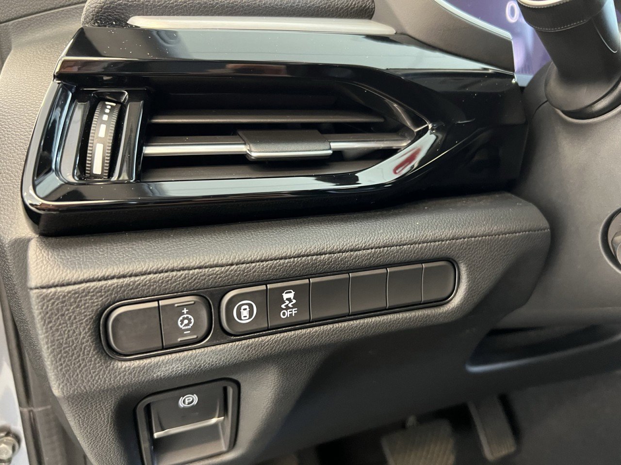 Used 2023 Acura MDX SH-AWD image 28