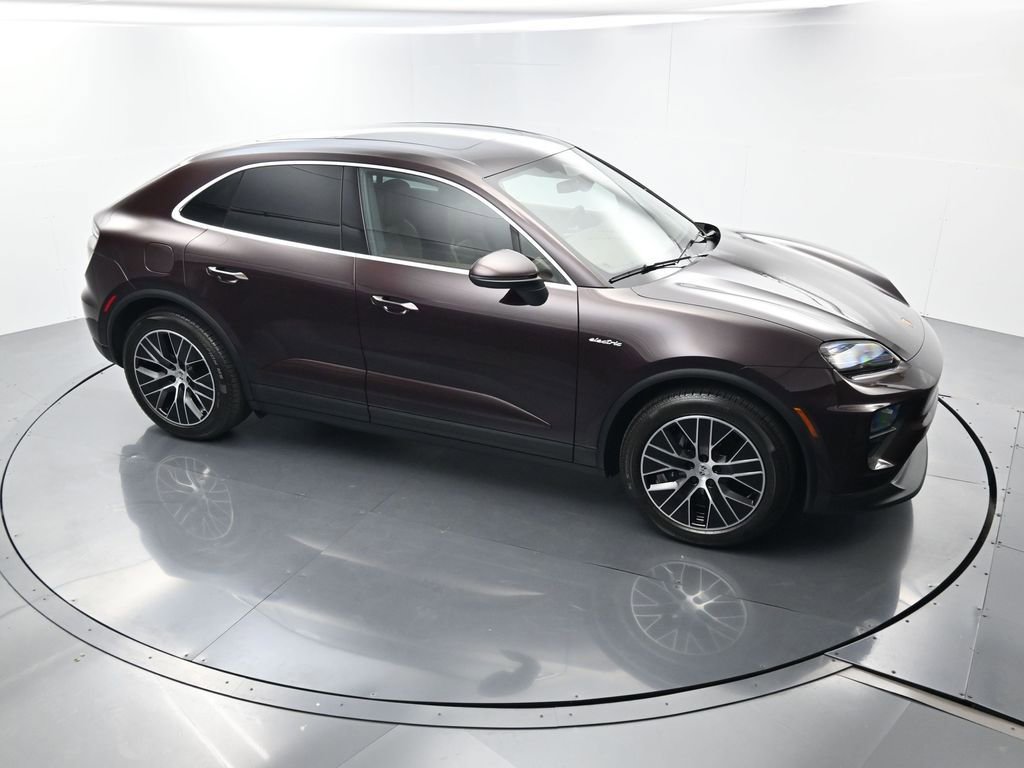Certified 2025 Porsche Macan 4 Electric image 42