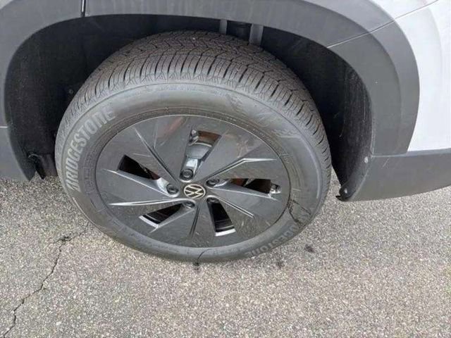 New 2026 Volkswagen Taos S image 10