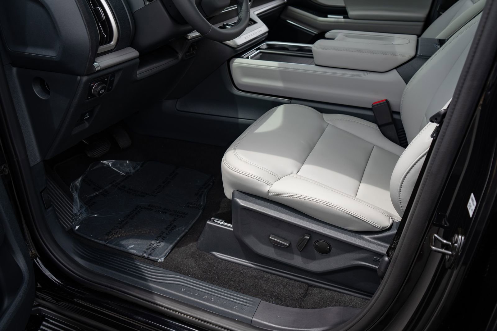 New 2026 Ford Expedition Active AWD/4WD image 18