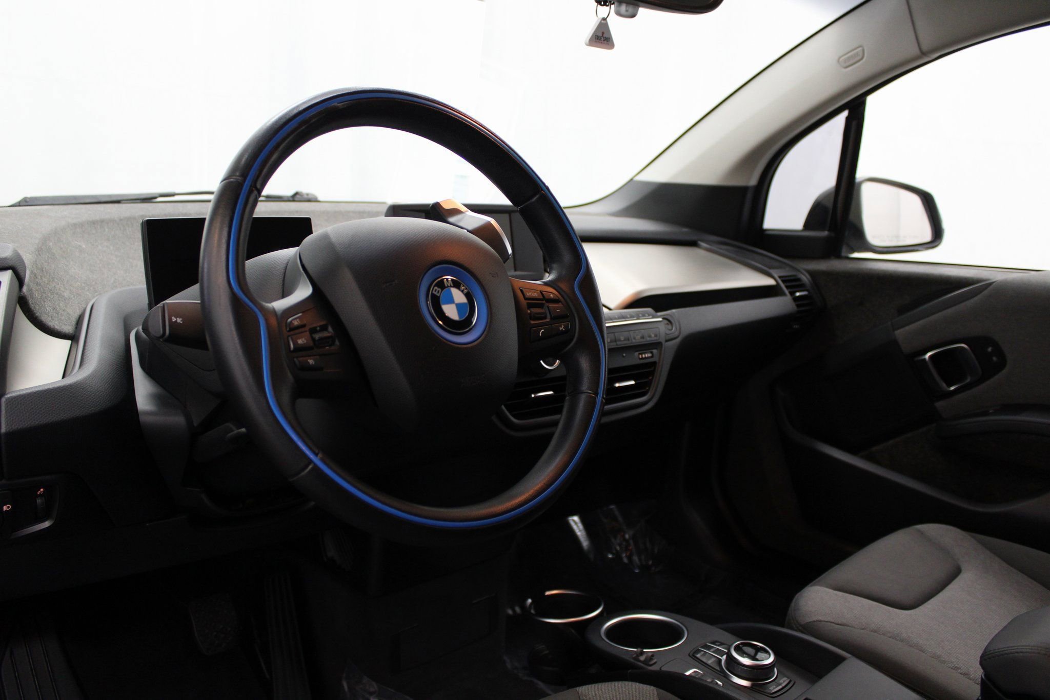 Used 2018 BMW i3 94Ah w/Range Extender image 16