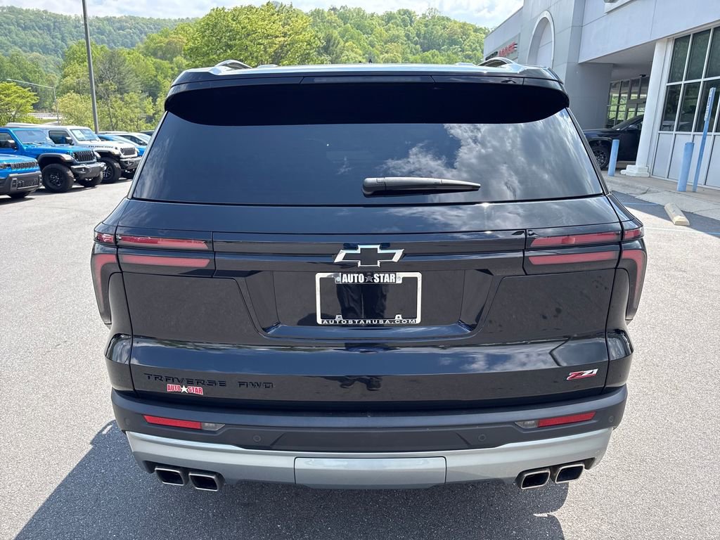 Used 2025 Chevrolet Traverse Z71 w/ LPO, Floor Liner Package AWD/4WD image 5