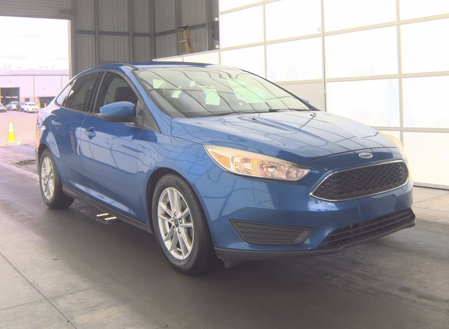 Used 2018 Ford Focus SE FWD image 3
