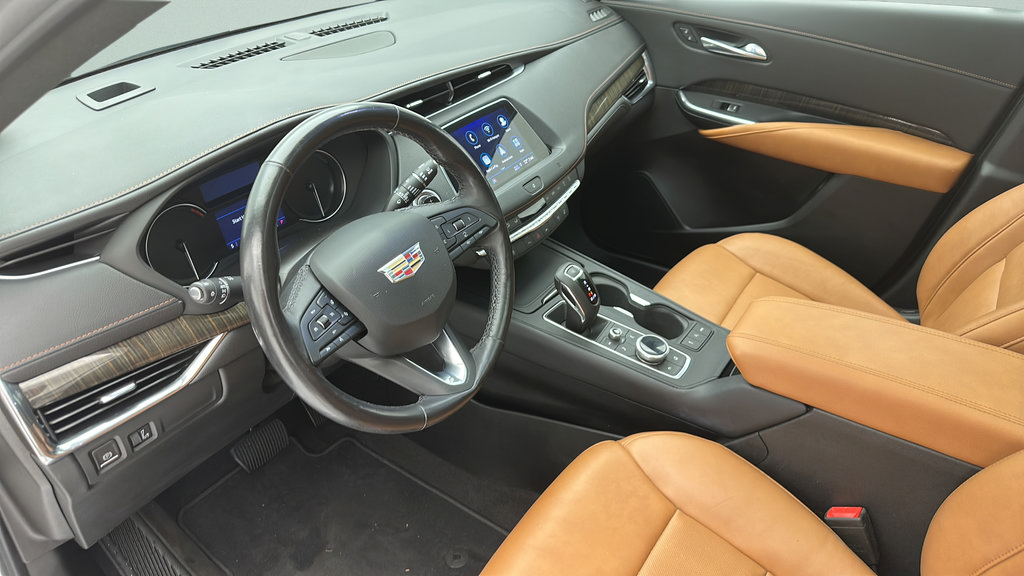 Used 2019 Cadillac XT4 Premium Luxury AWD/4WD image 11