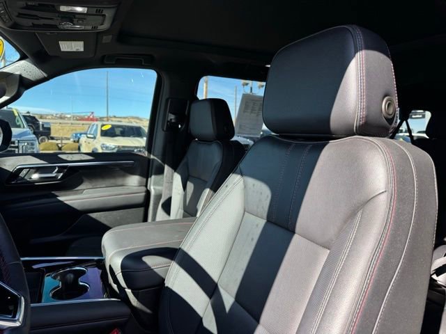 Used 2025 Chevrolet Suburban RST w/ RST Capability Package image 13