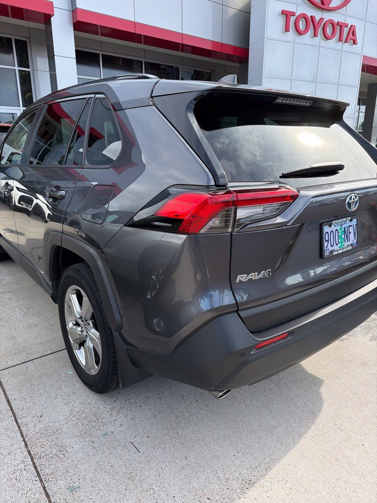 Used 2021 Toyota RAV4 XLE Premium AWD/4WD image 6