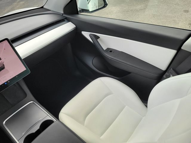 Used 2022 Tesla Model Y Performance image 13