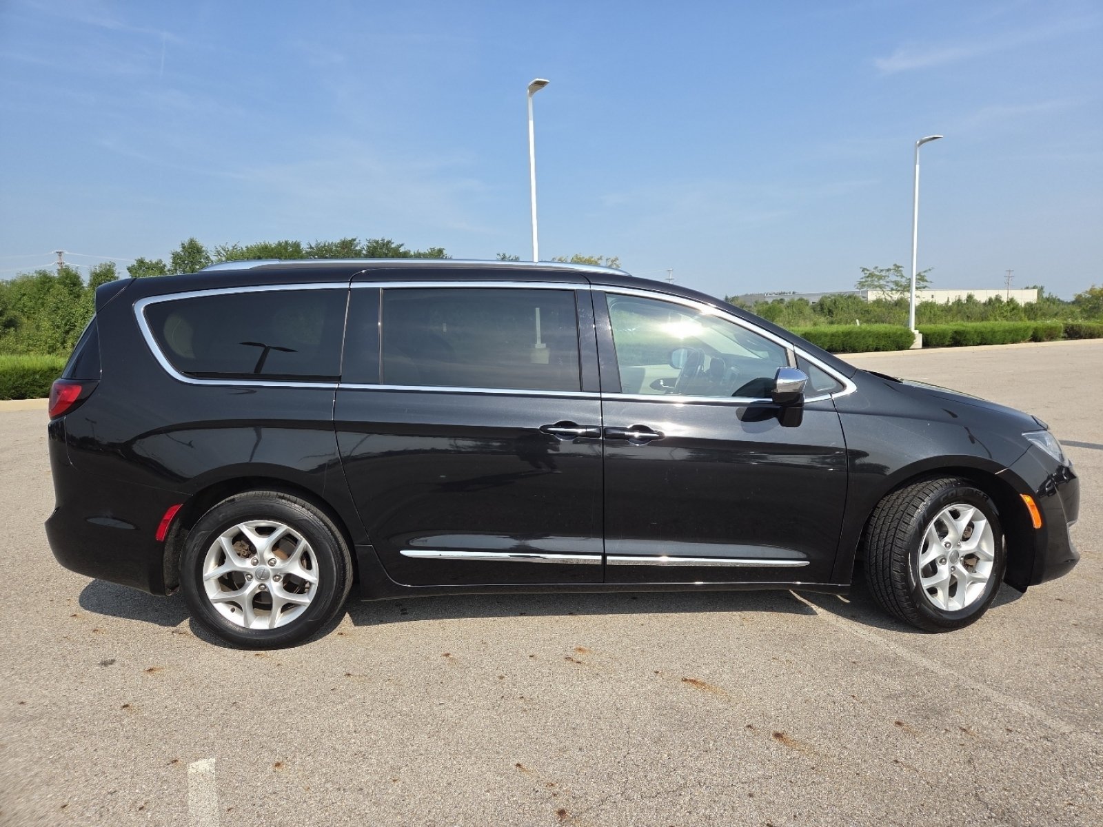 Used 2020 Chrysler Pacifica Limited FWD image 20