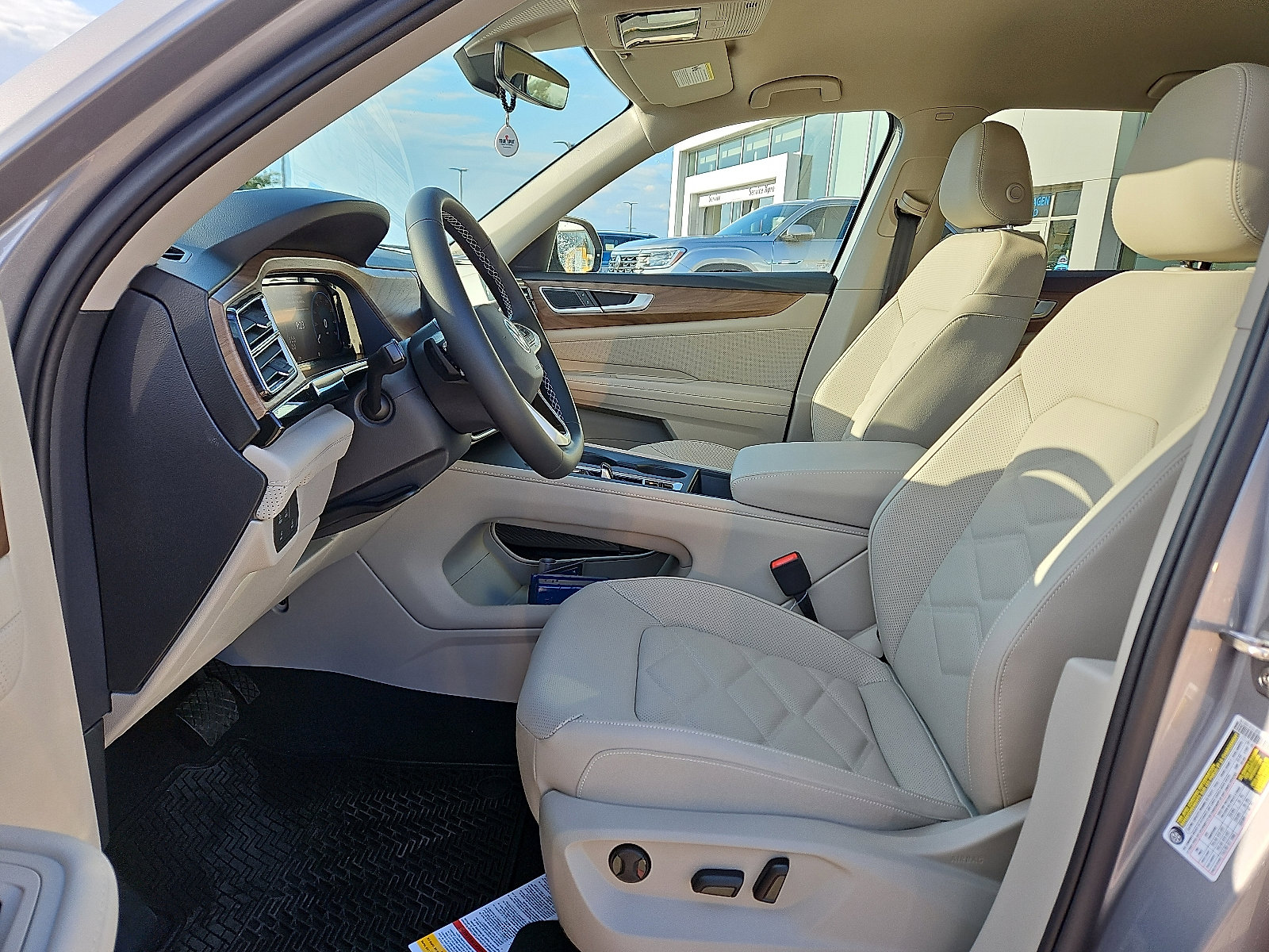 New 2026 Volkswagen Atlas SE image 12