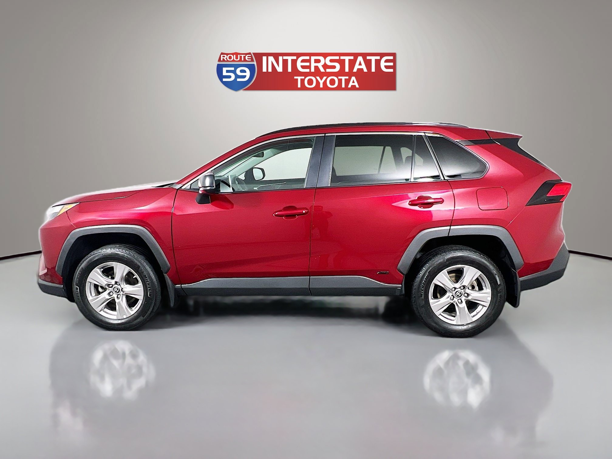 Used 2023 Toyota RAV4 LE AWD/4WD image 4