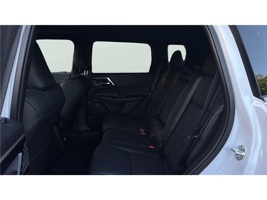 New 2026 Mitsubishi Outlander SEL Black Edition FWD image 11