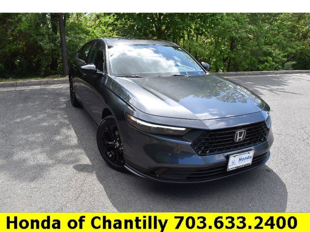Used 2025 Honda Accord SE image 1