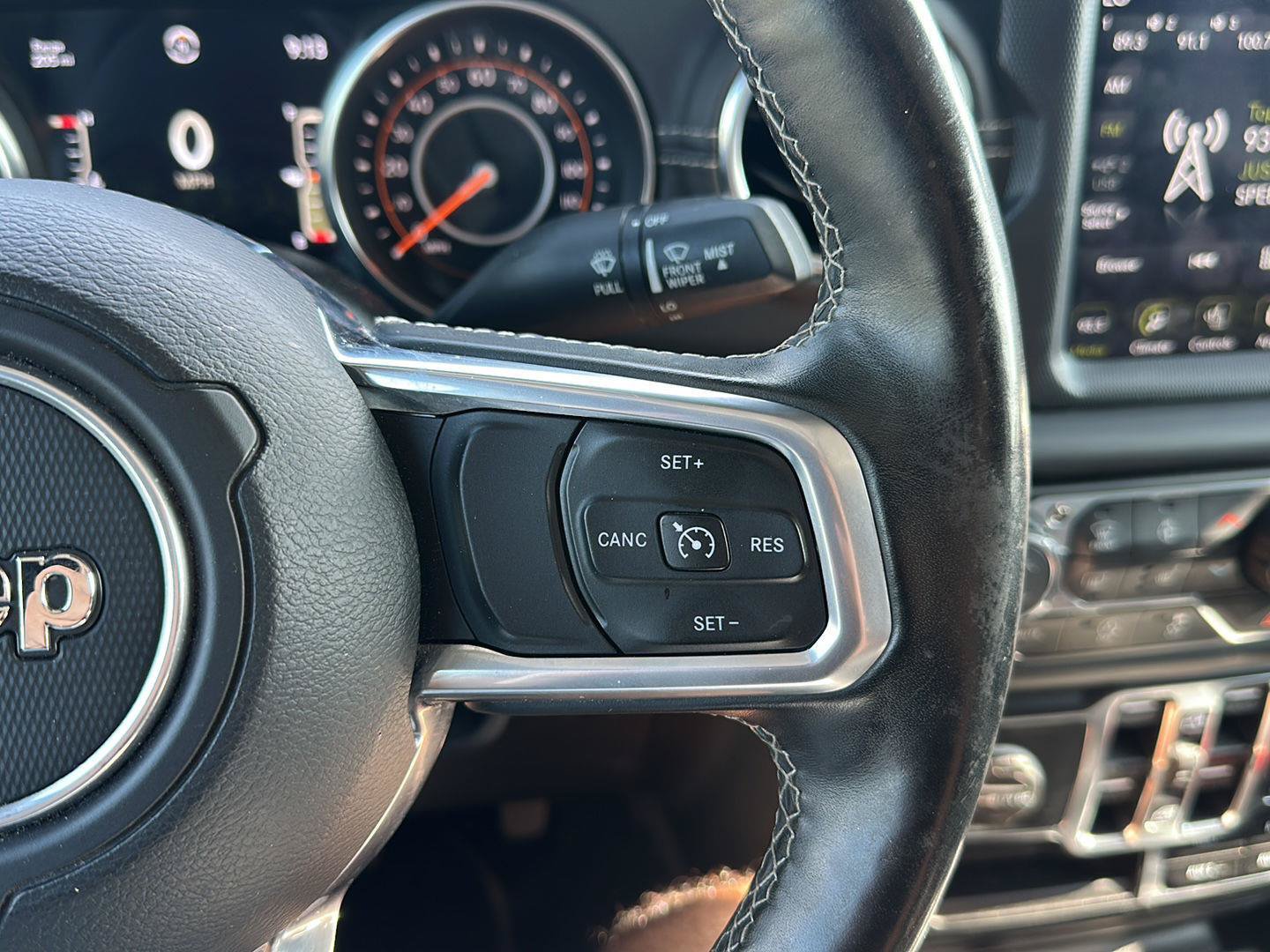 Used 2020 Jeep Gladiator Overland AWD/4WD image 13