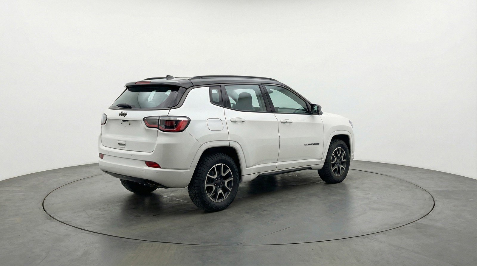 Used 2025 Jeep Compass Trailhawk image 9