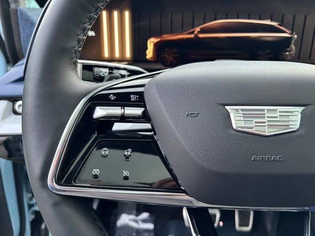 Used 2025 Cadillac Optiq Sport 2 image 17