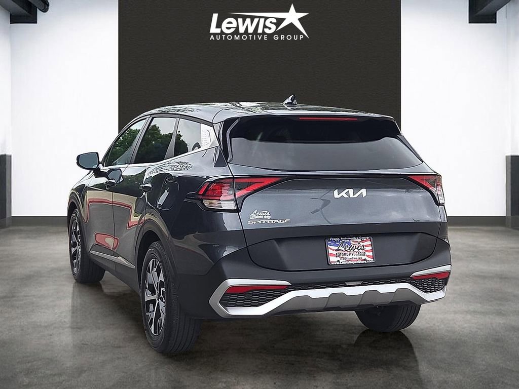 Used 2024 Kia Sportage EX FWD image 3