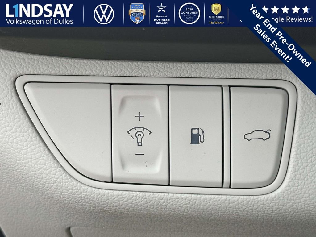 Used 2023 Genesis G70 2.0T image 24