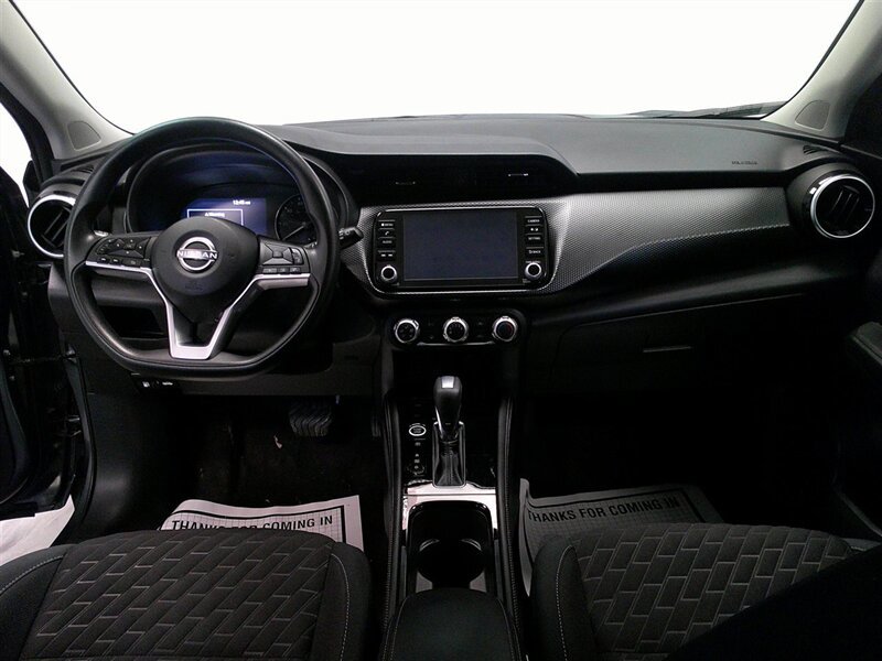Used 2023 Nissan Kicks SV image 2