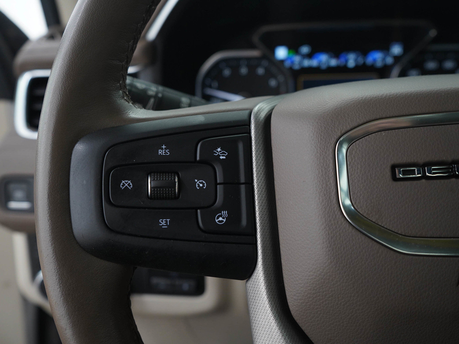 Used 2021 GMC Yukon Denali w/ Denali Ultimate Package AWD/4WD image 30