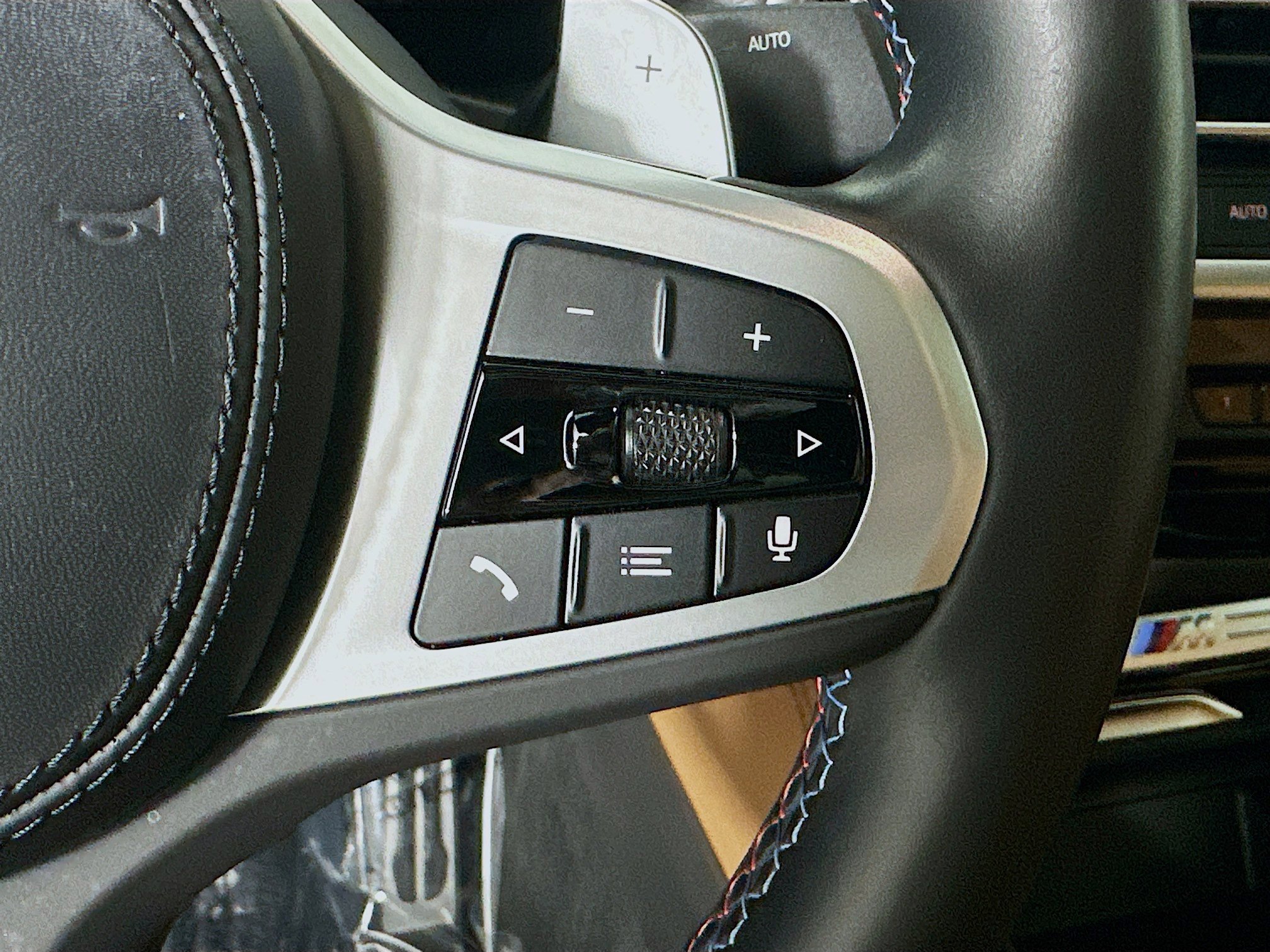 Used 2022 BMW X4 M40i w/ Parking Assistance Package image 13