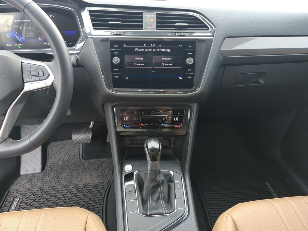 Certified 2024 Volkswagen Tiguan SE w/ Panoramic Sunroof Package FWD image 25