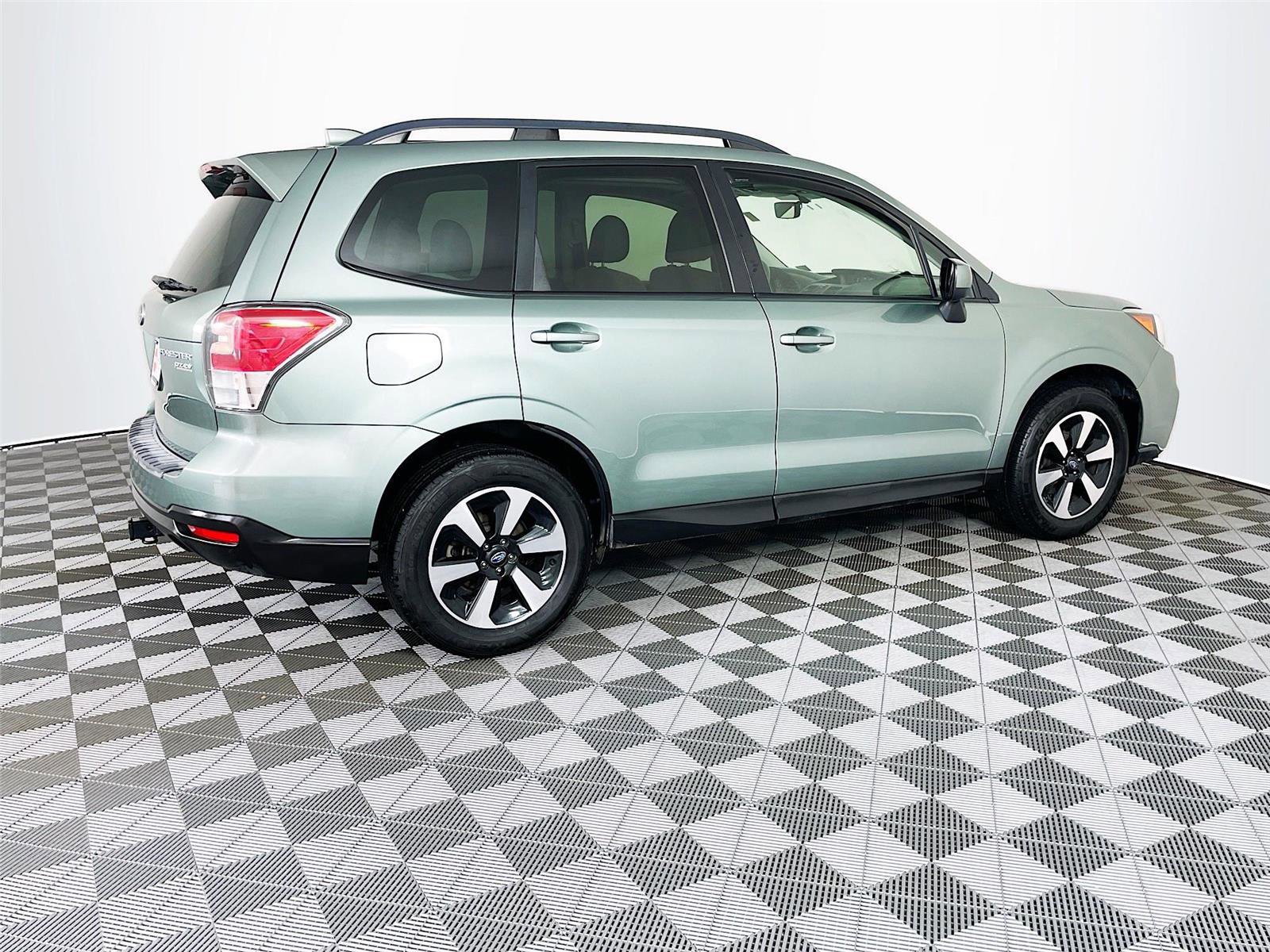 Used 2017 Subaru Forester 2.5i Premium w/ All-Weather Package image 10